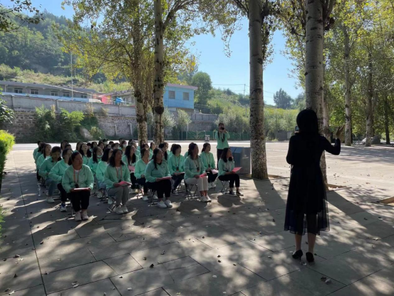 延安红岭文化素质提升团建活动暨中秋节联谊会 在我中心顺利举行