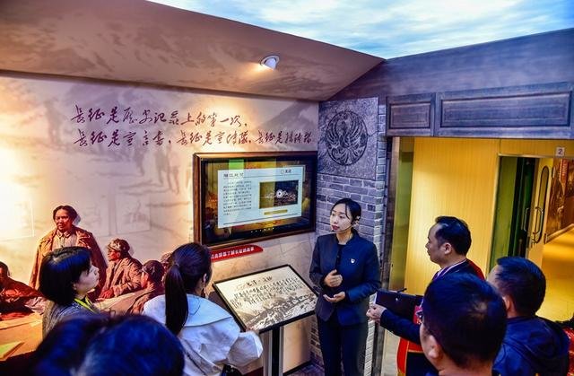 “延安号”红色教育列车正式开行。杨静龙 摄